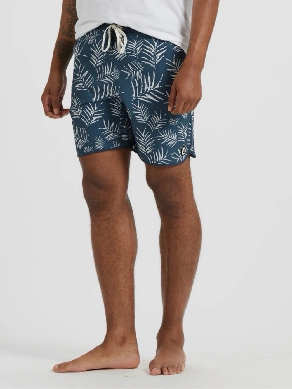 Vuori Men’s Cruise Hybrid Board Shorts Size 33